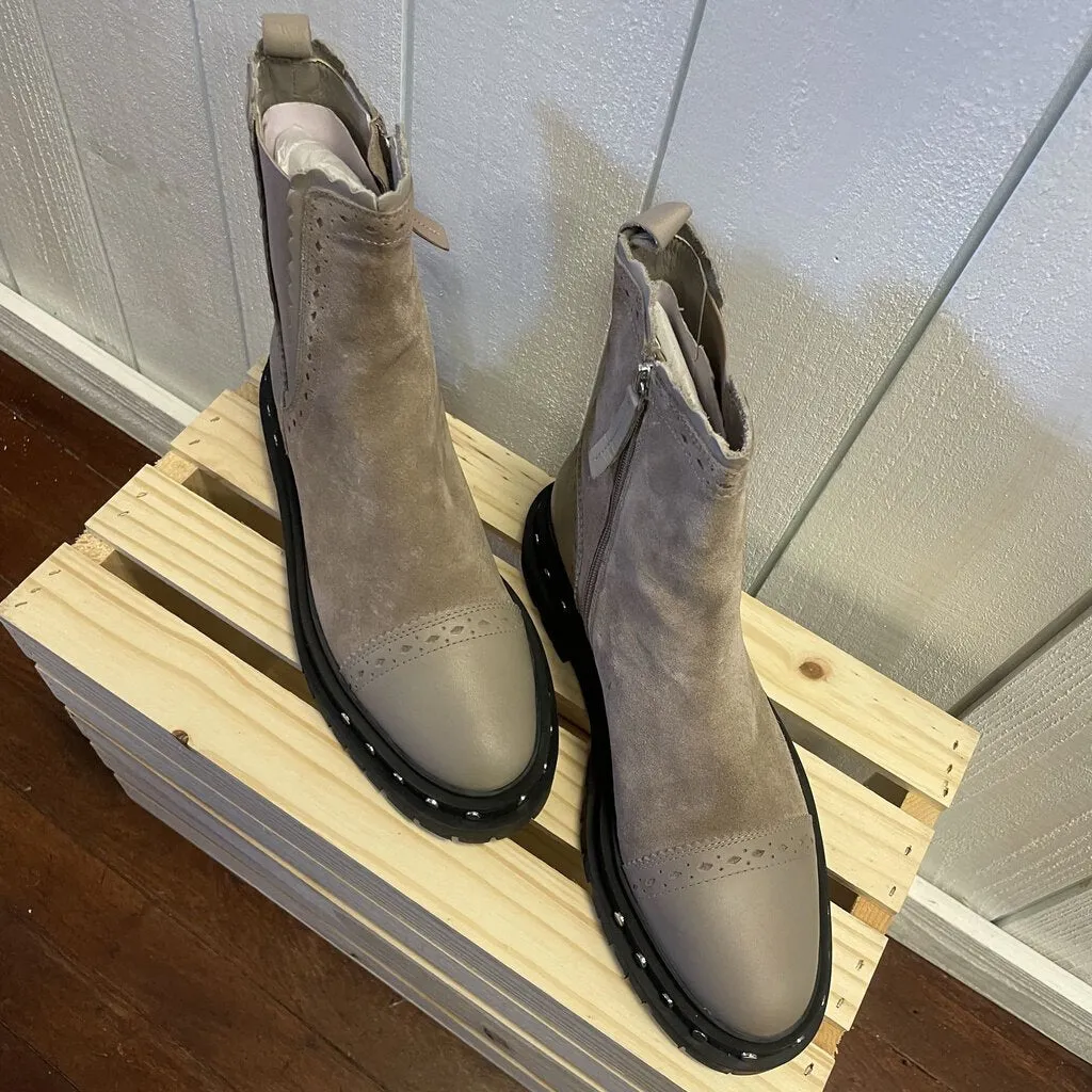 Free People Tate Chelsea Boot in Oyster - Size 9.5